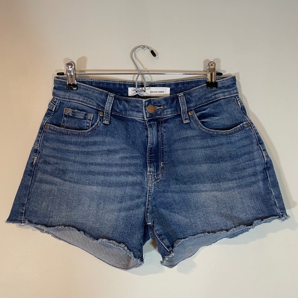Signature by Levi Strauss & Co. Pants - Signature Levi Strauss Women High Rise Denim Shorts Medium Wash Raw Hem 2 W26